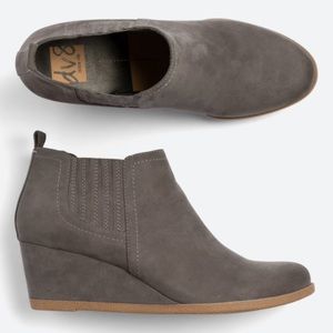 DBV Bria Wedge Bootie, faux suede, grey, size 11, excellent used condition
